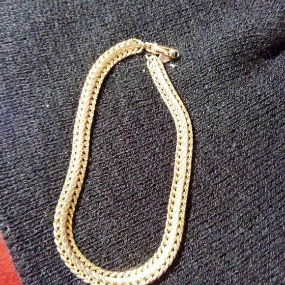 Beautiful Gold Bracelet - Picture 2 of 3